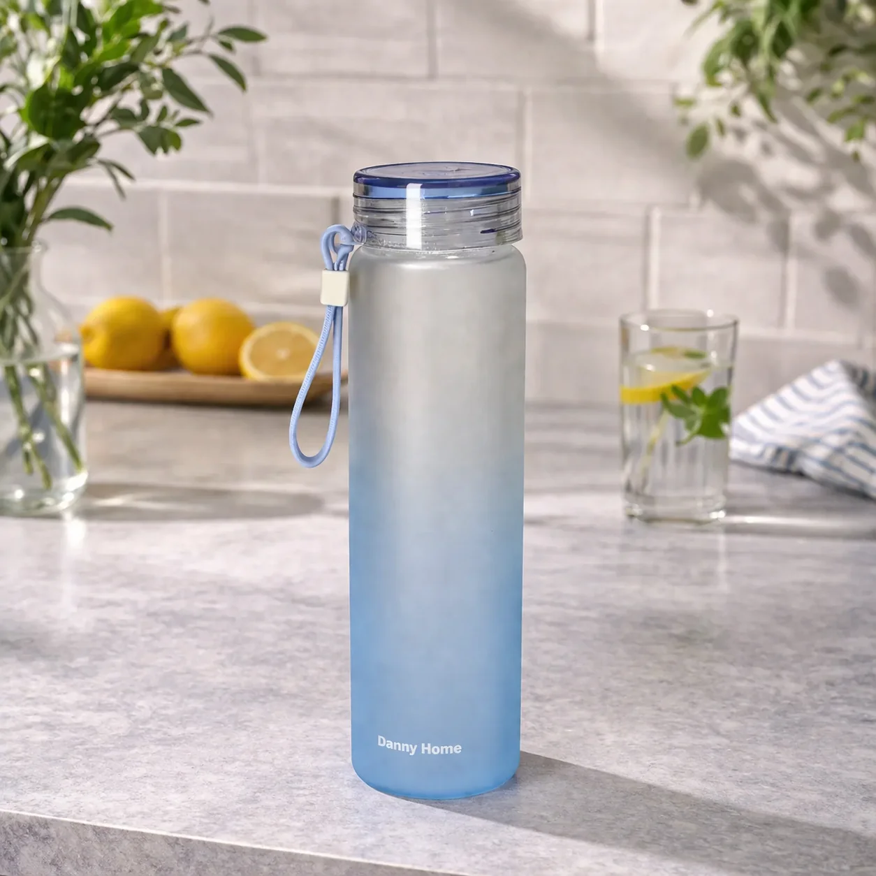 Danny Home Borosilicate Bottle With Silicone Strap Handle 21cm